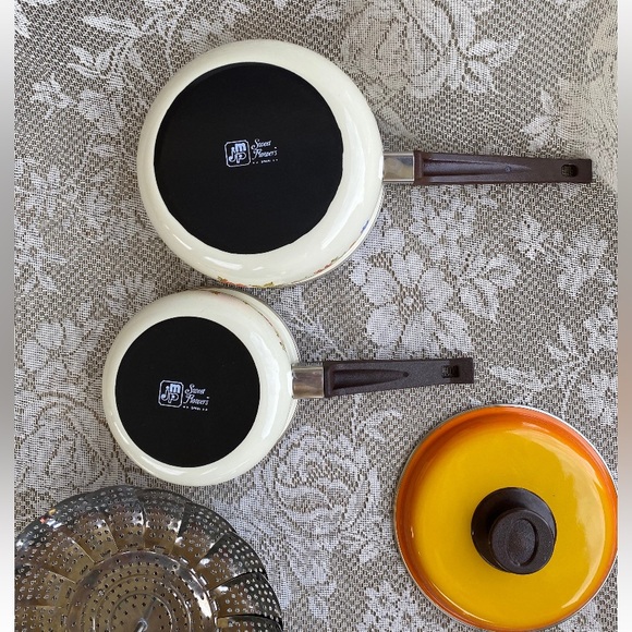 Mid Century Modern JMP Sweet Flower 1960’s Enamel Cookware Set of 2 - Picture 3 of 9
